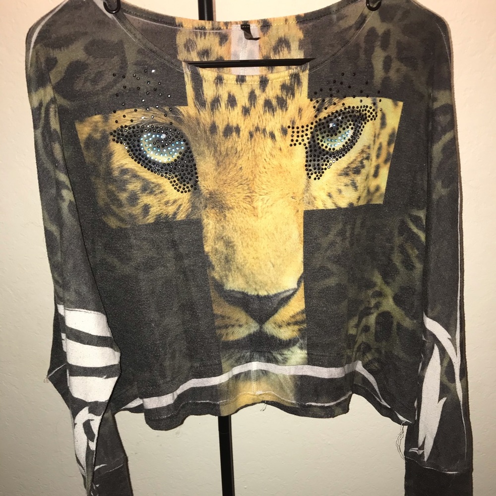 Tiger long sleeved crop top w bedazzled tiger eyes